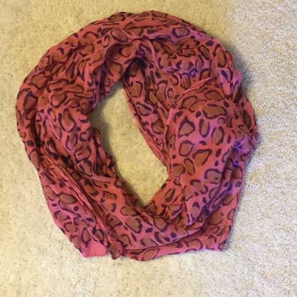 Leopard scarf - Picture 3 of 5